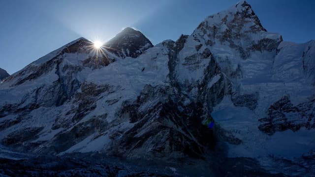 Sunrise lighting the summit of Mount Everest seen from Kala Patthar viewpoint