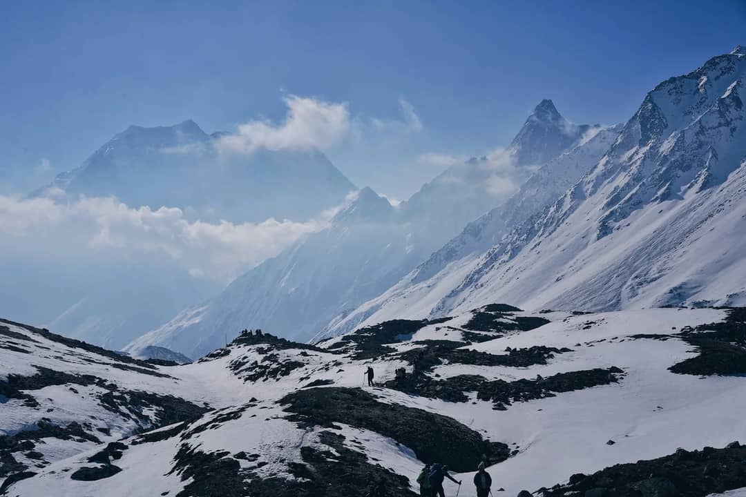 Snow-peak panorama and glacier valley in the upper Manaslu Circuit