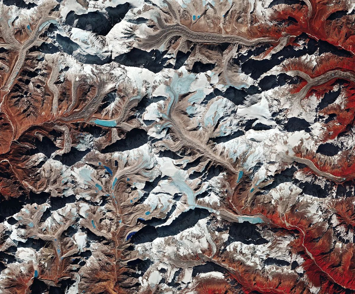 Left for Dead at 7,900 Metres on Makalu: He Lost Five Fingers, Then Sued His Guide for Attempted Murder
