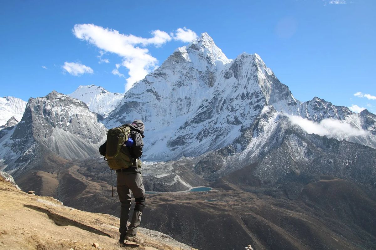 A Cancer Survivor Just Beat a 23-Year-Old Everest Speed Record