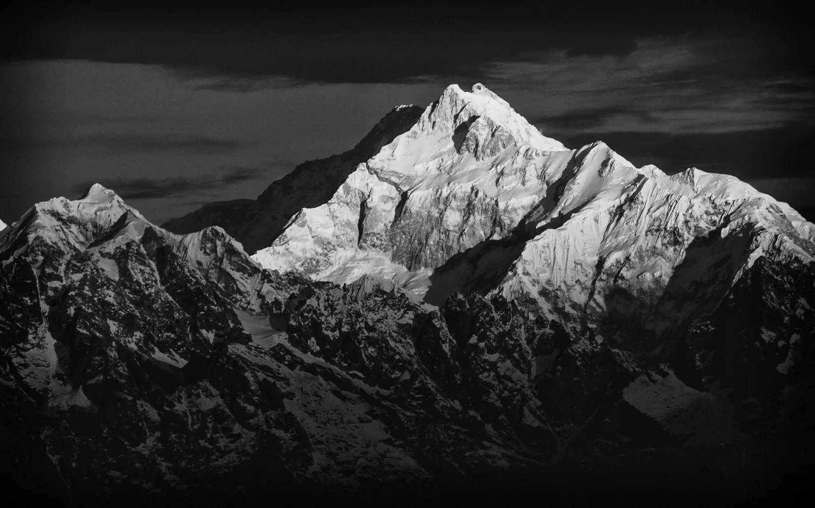 Himalaya high snow peak summit — illustrating The 14 Eight-Thousanders: Every 8,000m Peak Ranked (Height, Country, First Ascent & Death Rate)