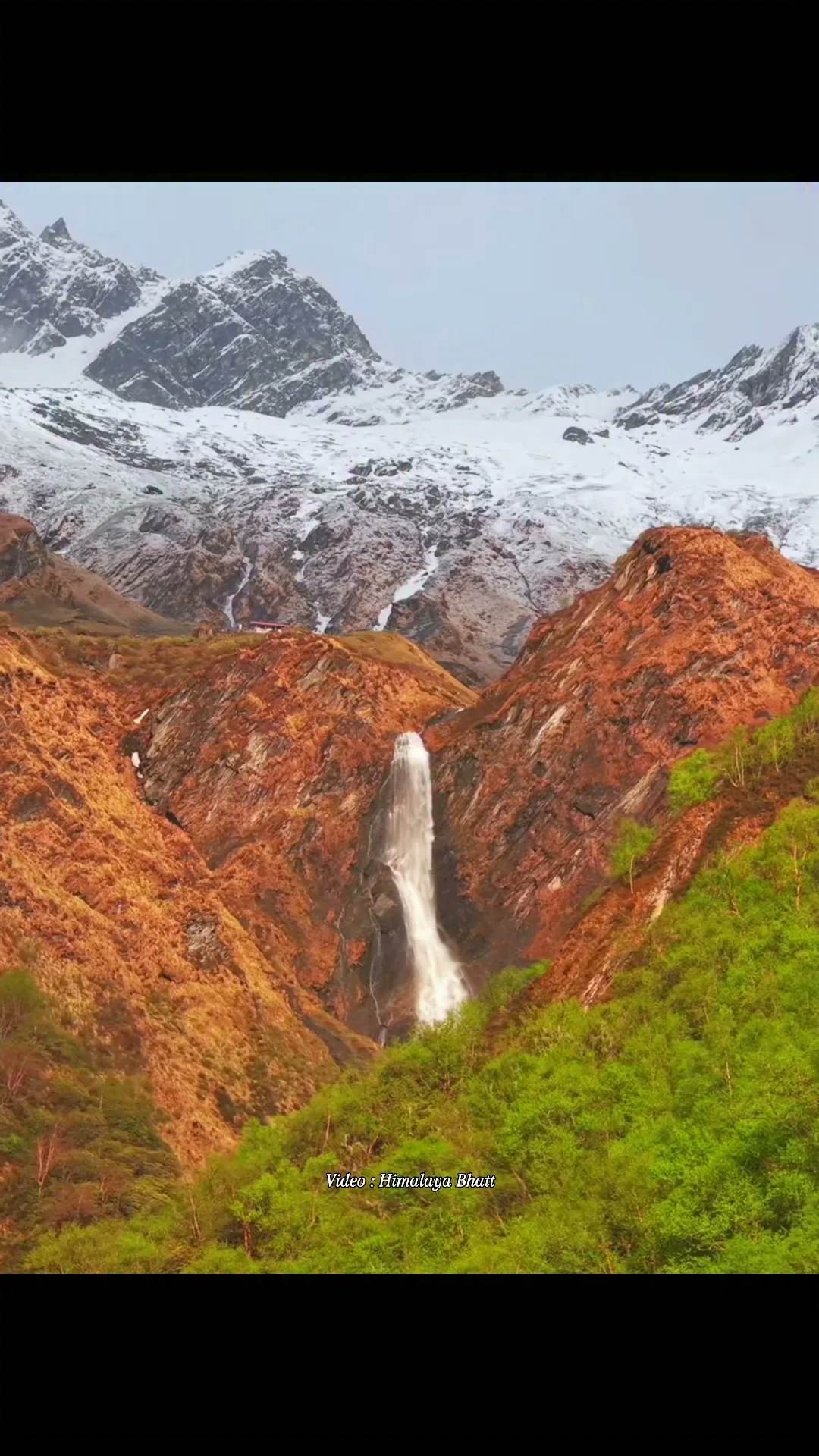 A far-west waterfall in autumn