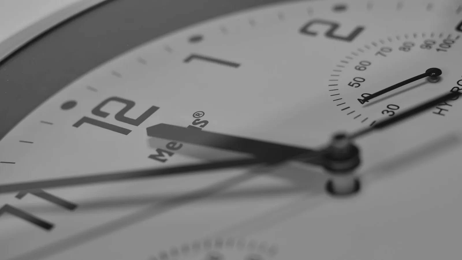 An analogue clock face, US clocks go back on 1 November, a week after Europe