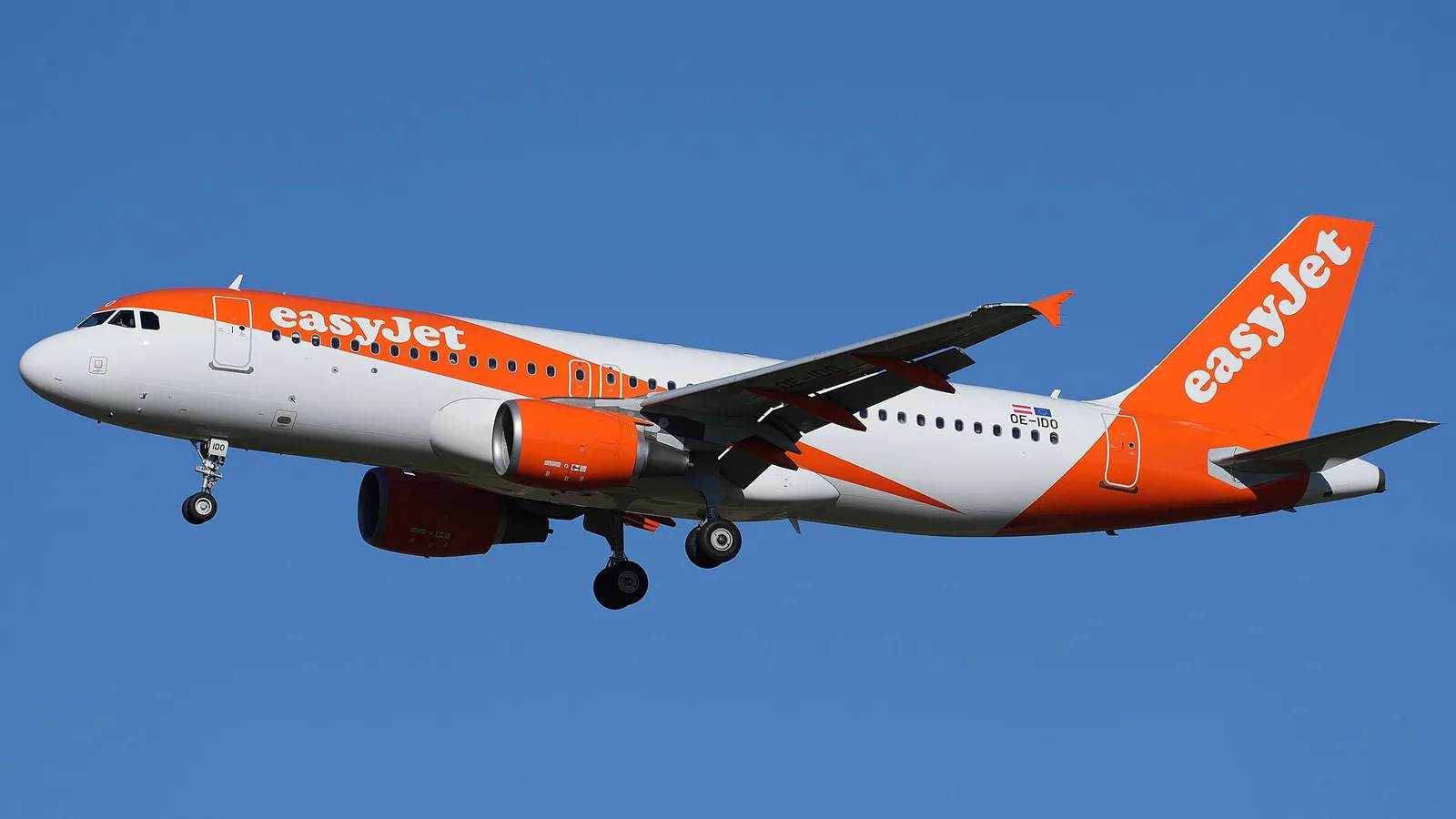 easyJet Just Doubled Its Winter Seat Cuts to 1.4 Million, Here’s What You’re Owed If Your Flight Is Cancelled