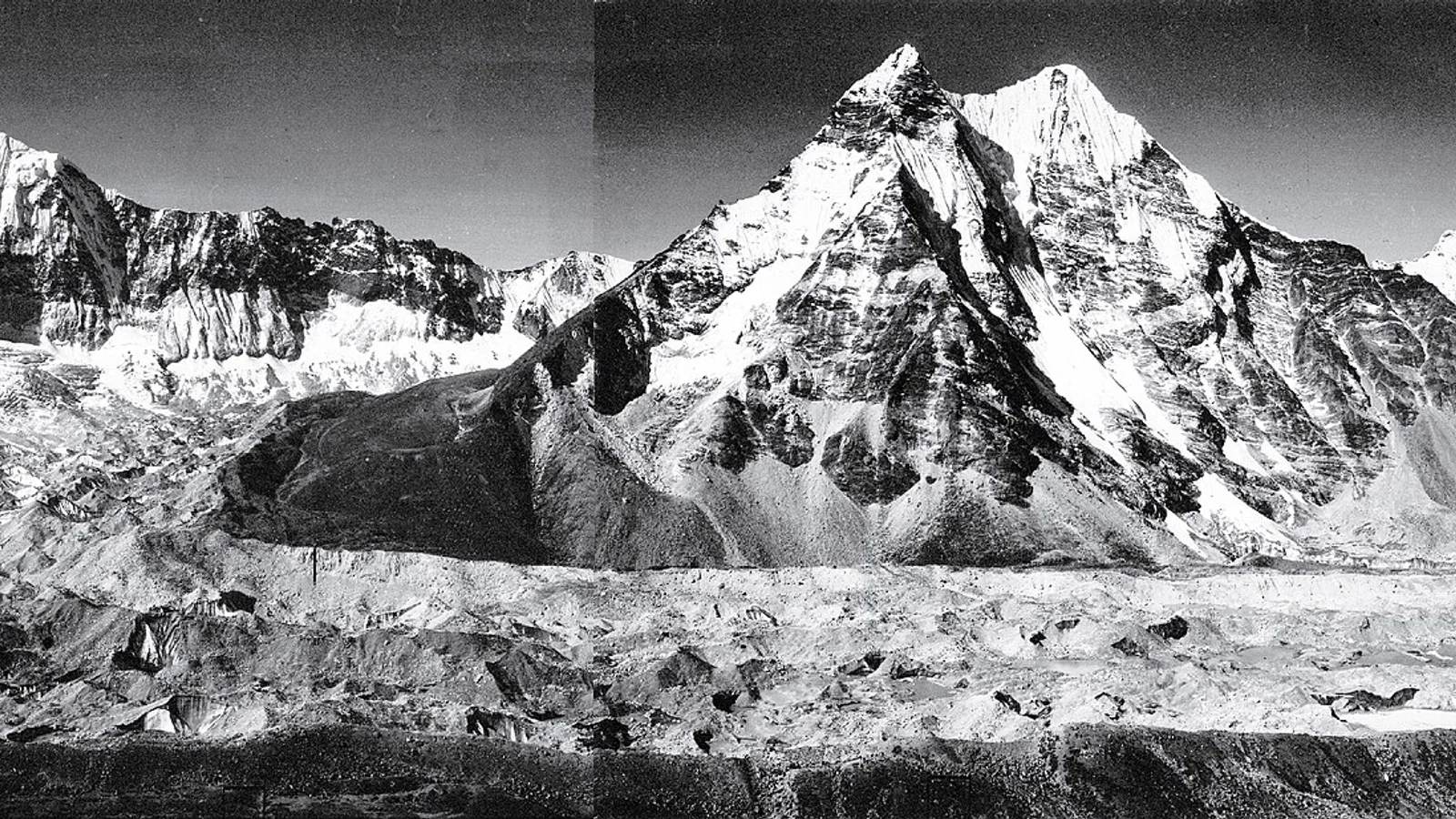 A moraine-dammed glacial lake in the Nepal Himalaya, the kind of lake a GLOF early-warning system watches