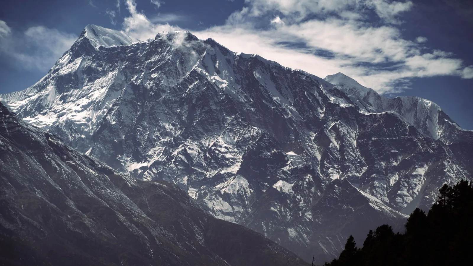 Nepal Drops From 8,848 Metres to 59 in Under 250 Kilometres, and Its Lowest Point Just Moved