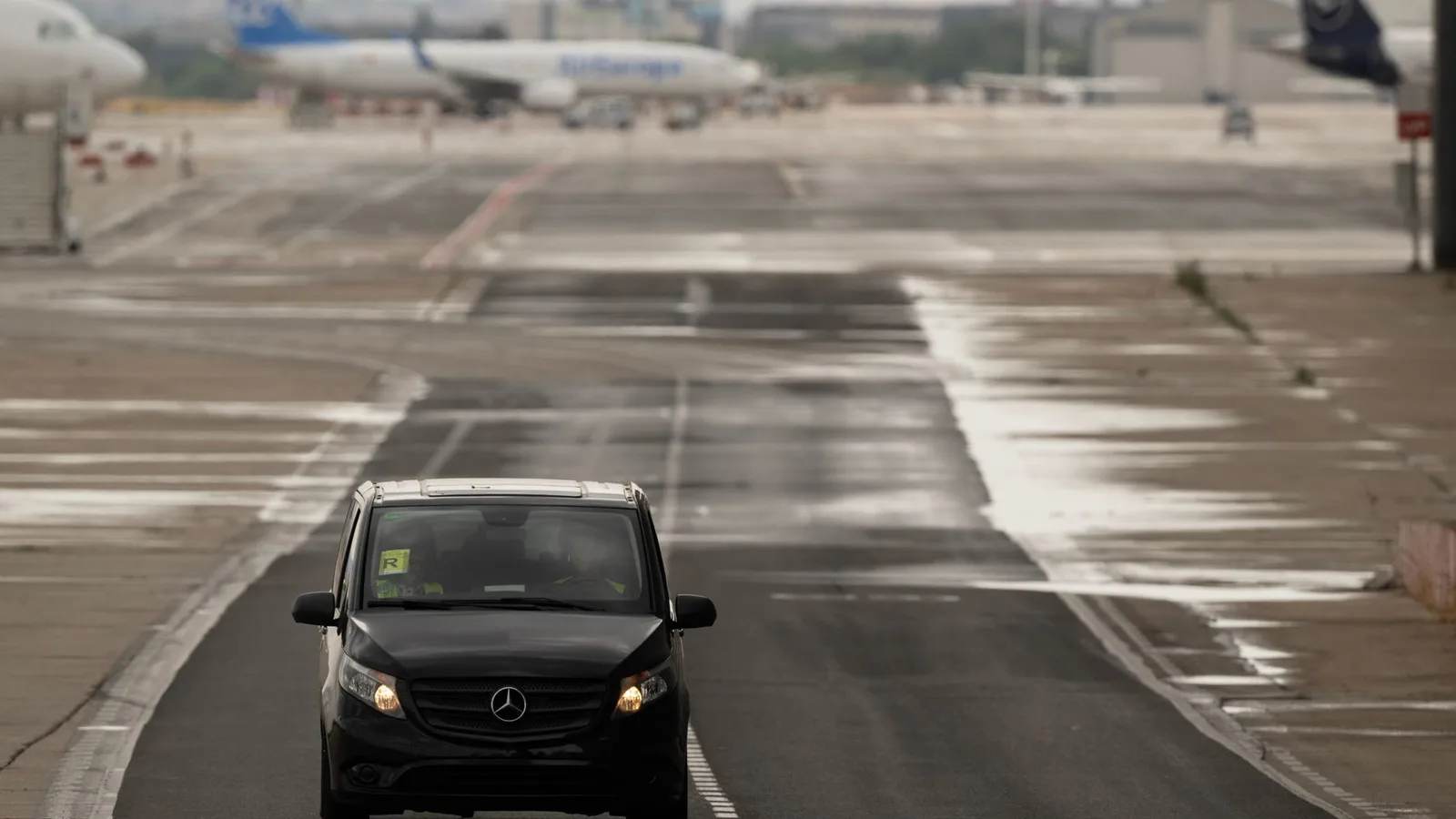 Dropping Someone at a UK Airport Now Costs Up to £10 for Ten Minutes, Here’s Where the Fees Rose and How to Avoid the £100 Fine