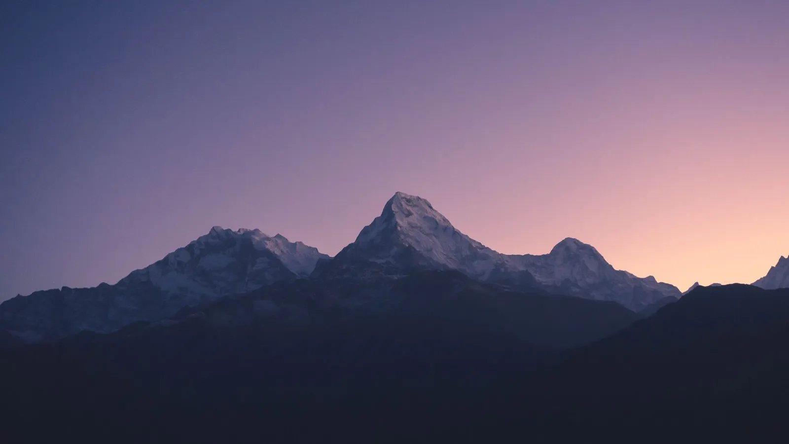 Short Himalayan trek viewpoint over the Annapurna range in Nepal