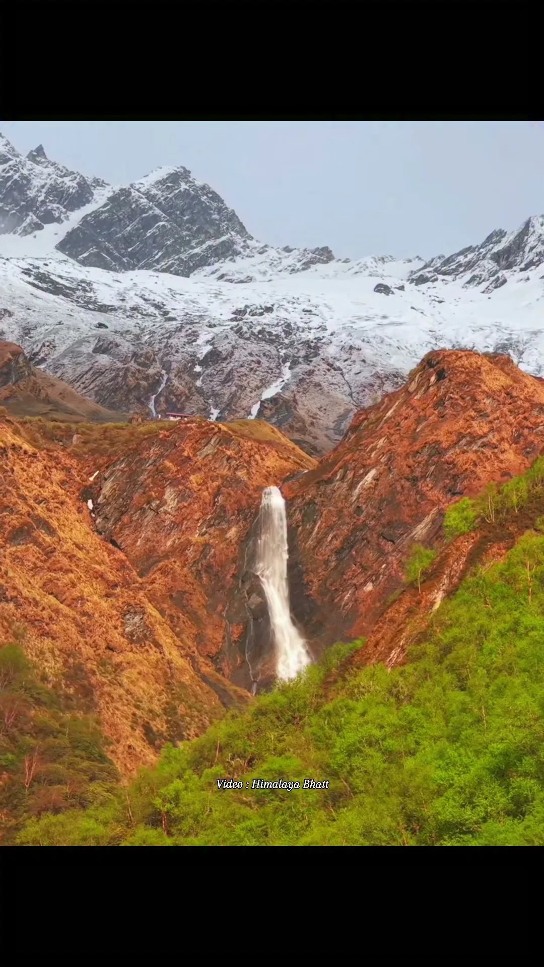 A far-west waterfall in autumn